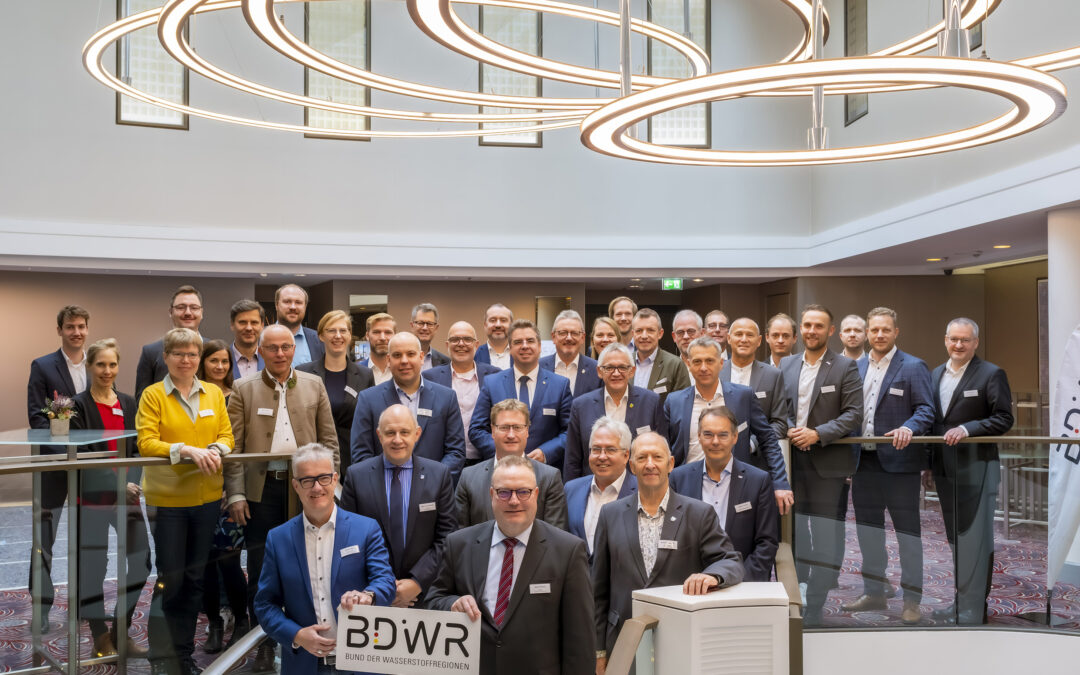 Bund der Wasserstoffregionen (BdWR) nimmt Arbeit auf: Erfolgreiche erste Plenarsitzung zur Förderung der regionalen Wasserstoffwirtschaft